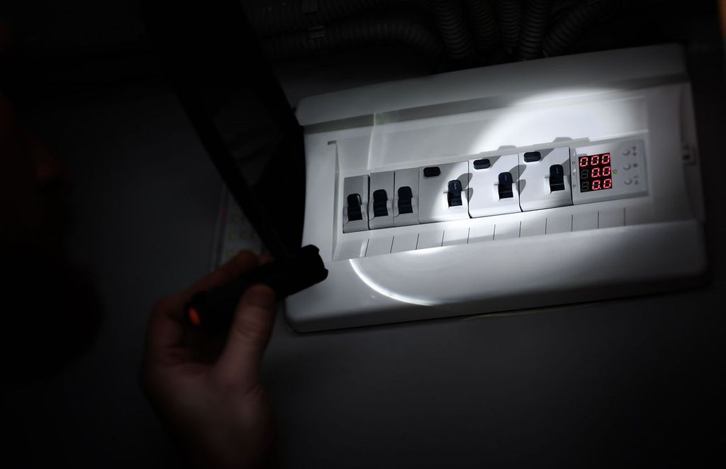 Navigating Power Outages: How Advanced Battery Systems Keep Your Lights On